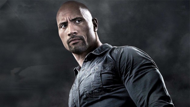 Dwayne Johnson je v súčasnosti asi jednou z najväčších filmových hviezd a jedným z mála stále výnosných hercov. Napriek tomu Johnson nezabudol odkiaľ pochádza. Profesionálni wrestleri sú väčšinou športovci, ktorí najľahšie zo všetkých dokážu presedlať k f